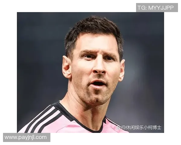 《从街头到绿茵场:足球巨星背后的奋斗与荣耀故事》 《从街头到绿茵场:足球巨星背后的奋斗与荣耀故事》