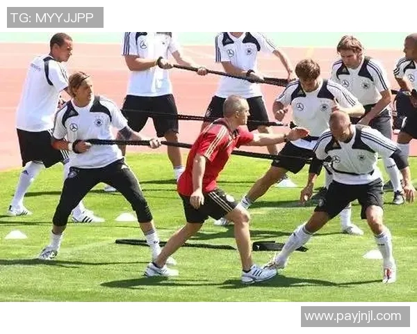 球星日常足球训练全记录 技能提升与体能锻炼并重 球星日常足球训练全记录 技能提升与体能锻炼并重